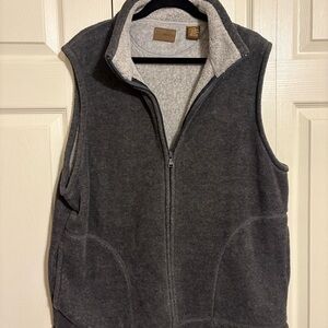 St John’s Bay Men’s dark gray fleece vest zip closure. Size LT fleece lining